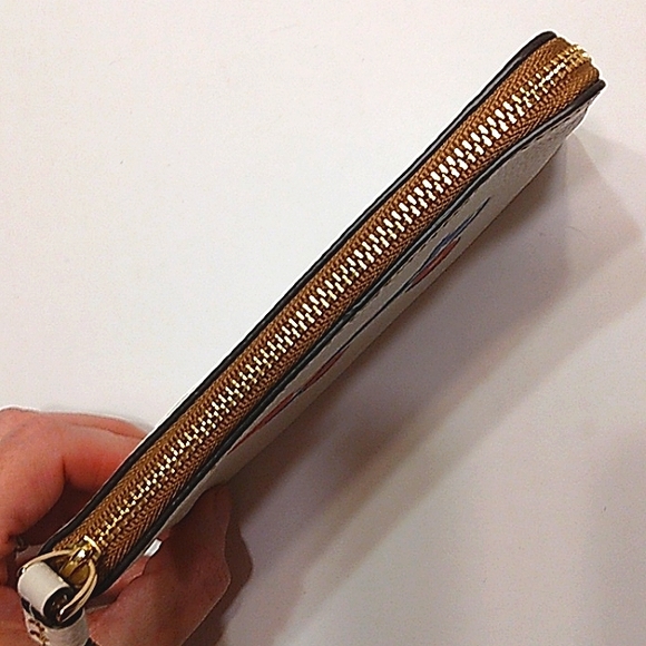 Brand New~Limited Edition COACH Leather Corner Zip Rainbow Roller Skate Wristlet - Picture 8 of 14